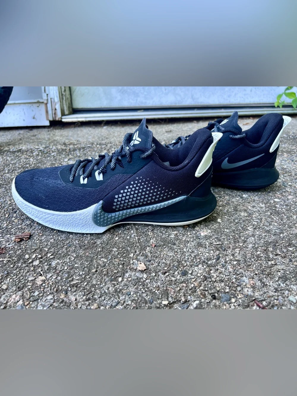 NIKE Kobe Bryant Mamba Fury CK2087 Black/Smoke Gray Shoe/Sneaker Mens’s 8